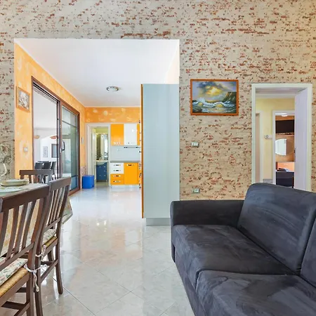 Guesthost - Hollywood * Quartu SantʼElena