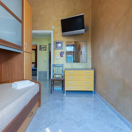 Guesthost - Hollywood Apartment *